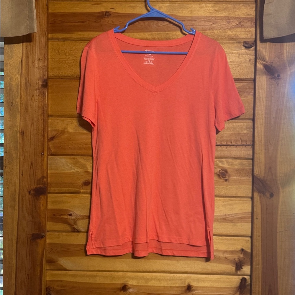 V-Neck Peach Colored T-Shirt
Size - Medium